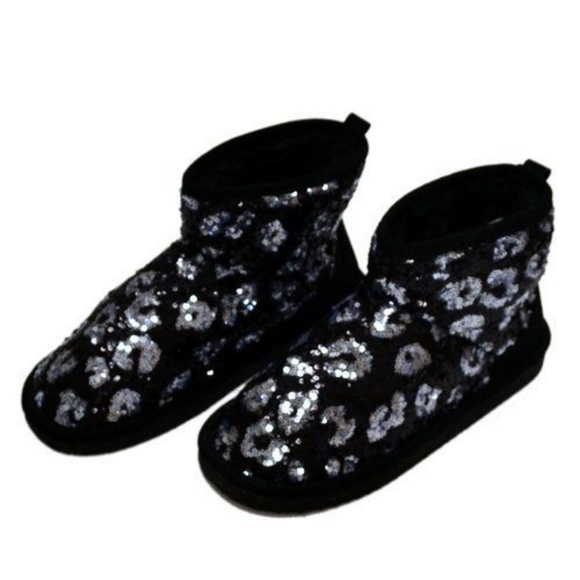 PINK Victoria's Secret Mukluk Bootie - Picture 3 of 7